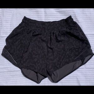 LuluLemon Hotty Hot Short II 2.5” - Black Camo